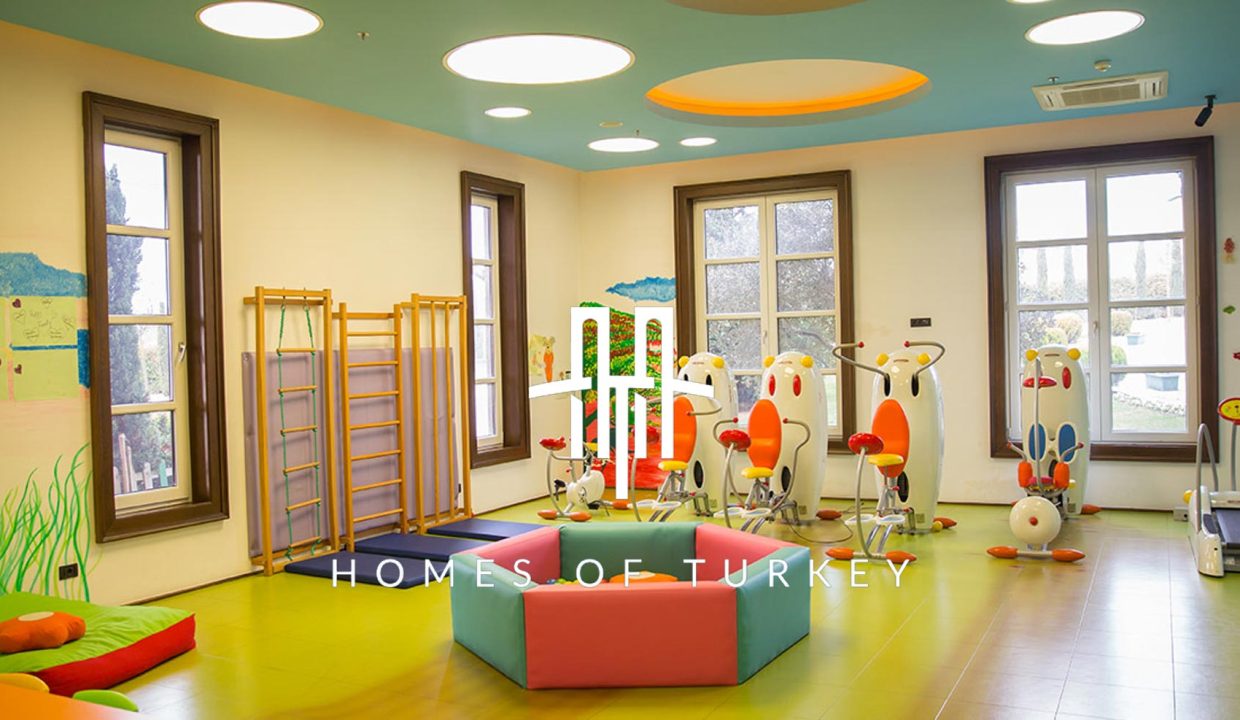 Luxury Villas with Garden and Pool for Sale in Büyükçekmece, Istanbul 11