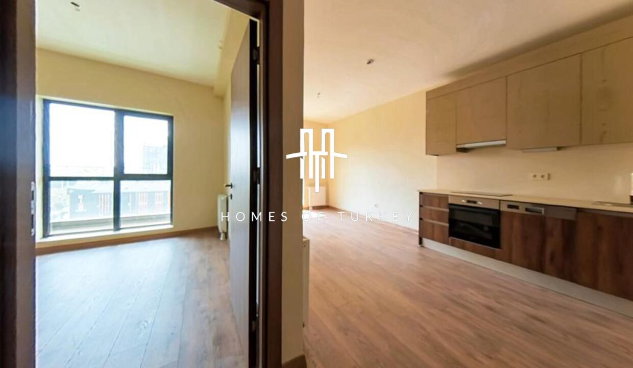 Apartments for Sale in a Complex Next to the Metro in Bagcilar, Istanbul 15,