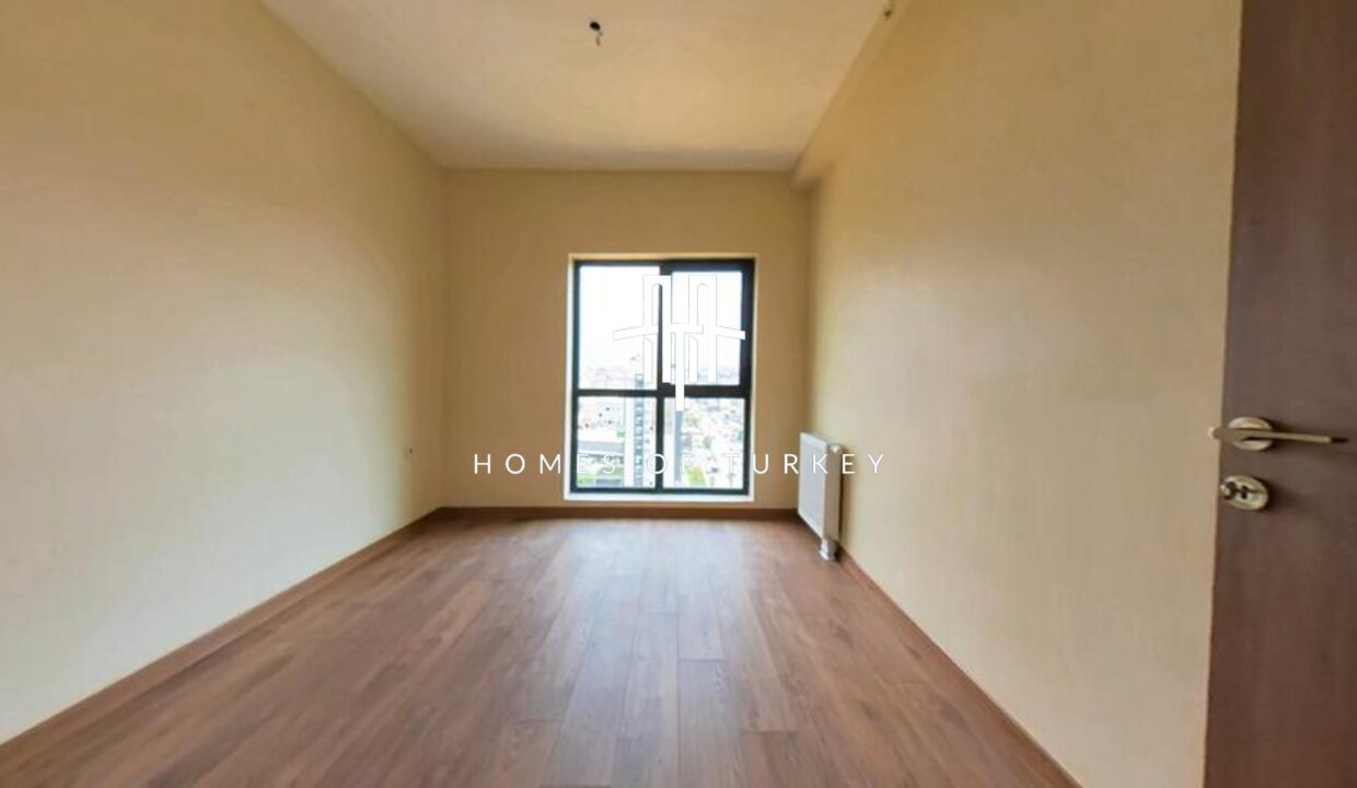 Apartments for Sale in a Complex Next to the Metro in Bagcilar, Istanbul 17
