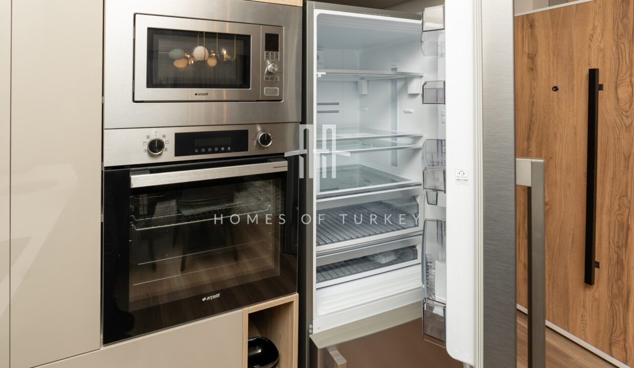 Apartments with a View in a Complex Site in Kartal Within Walking Distance to the Metro 18
