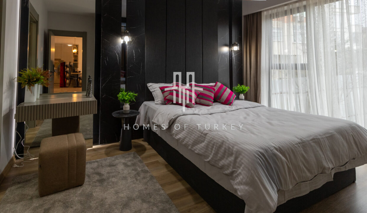 Apartments with a View in a Complex Site in Kartal Within Walking Distance to the Metro 19