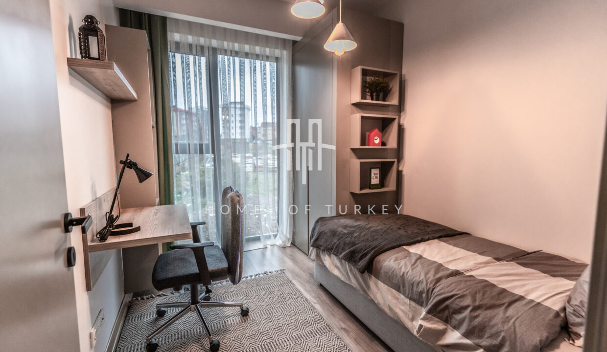 Apartments with a View in a Complex Site in Kartal Within Walking Distance to the Metro 22