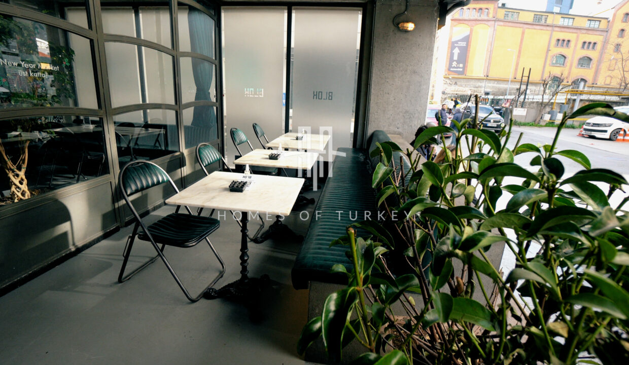 Flats for Sale with High Rental Income in the Center of Şişli, Walking Distance to the Metro Station 4,