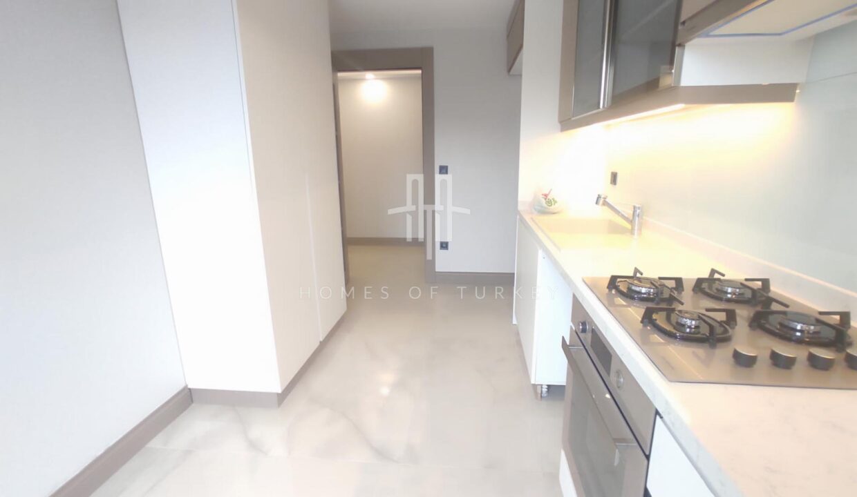 Modern Apartments with Magnificent Bosphorus View in Uskudar, Istanbul 12
