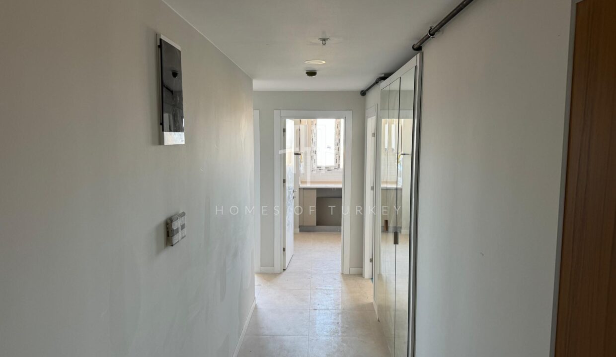 Ready to Use Flats in a Safe Complex with a Pool in Kartal 11,
