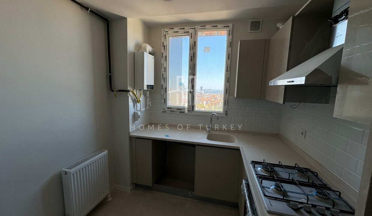 Ready to Use Flats in a Safe Complex with a Pool in Kartal 13