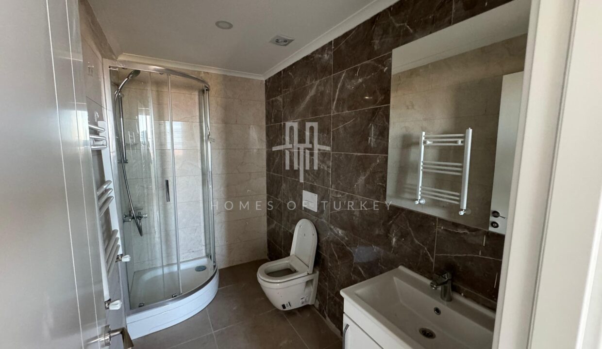 Ready to Use Flats in a Safe Complex with a Pool in Kartal 15