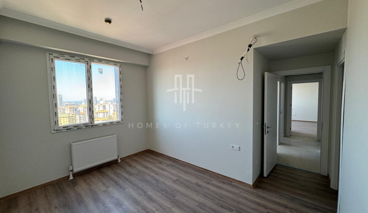 Ready to Use Flats in a Safe Complex with a Pool in Kartal 16
