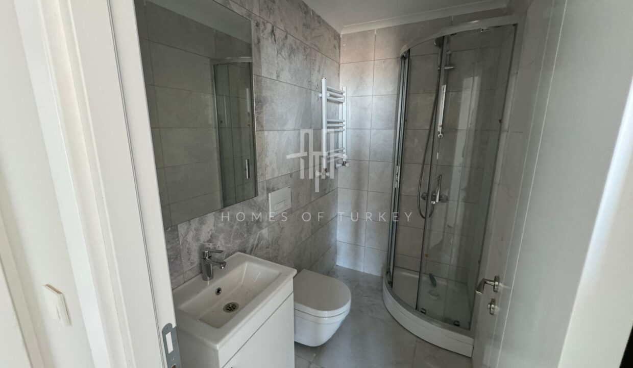 Ready to Use Flats in a Safe Complex with a Pool in Kartal 18
