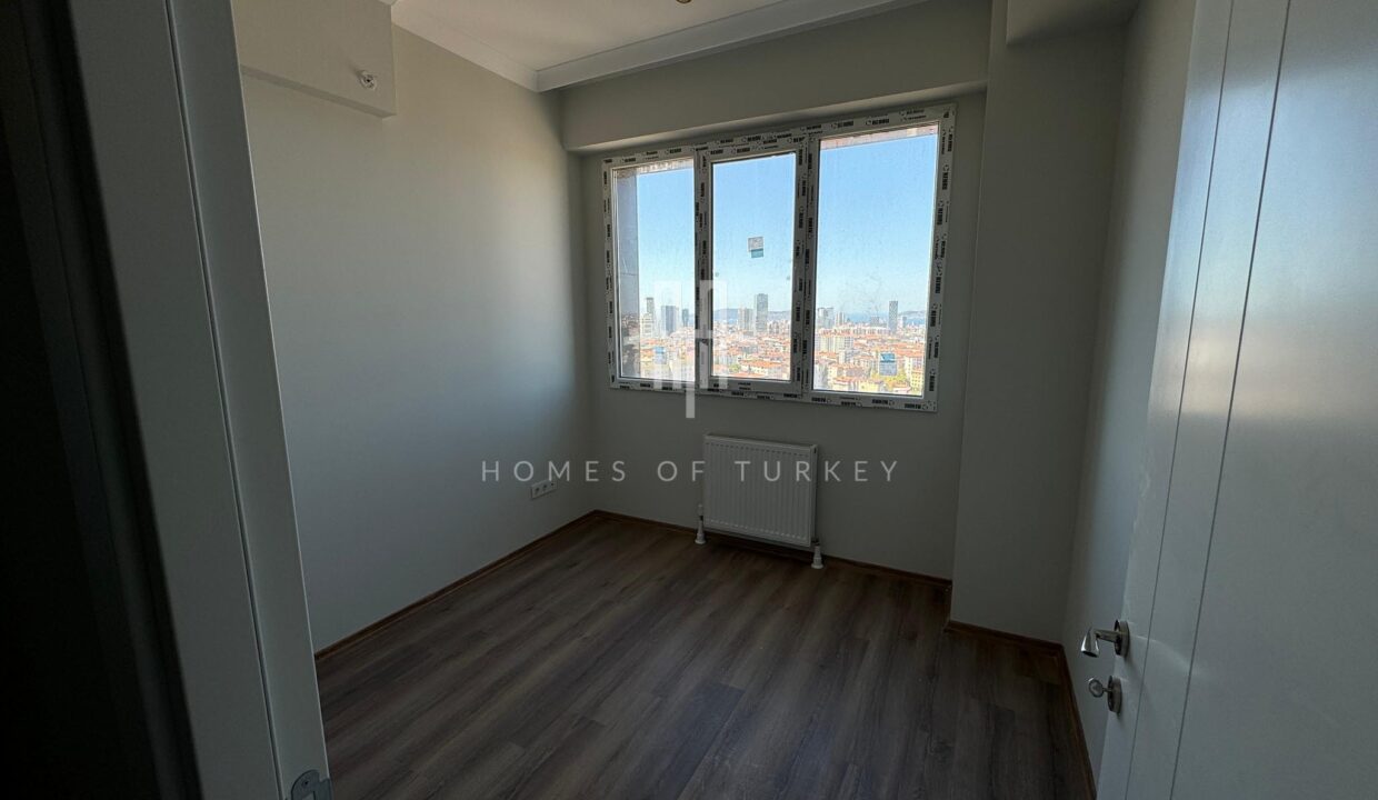 Ready to Use Flats in a Safe Complex with a Pool in Kartal 19