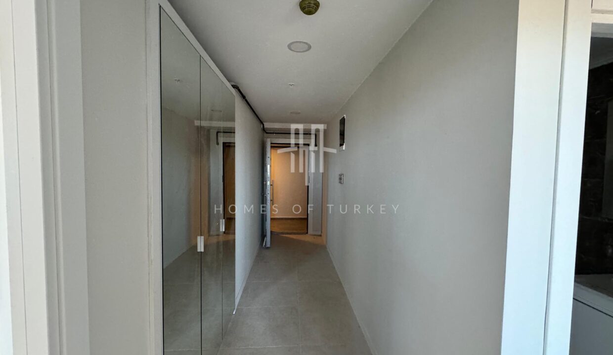 Ready to Use Flats in a Safe Complex with a Pool in Kartal 22