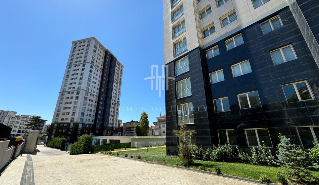 Ready to Use Flats in a Safe Complex with a Pool in Kartal 25
