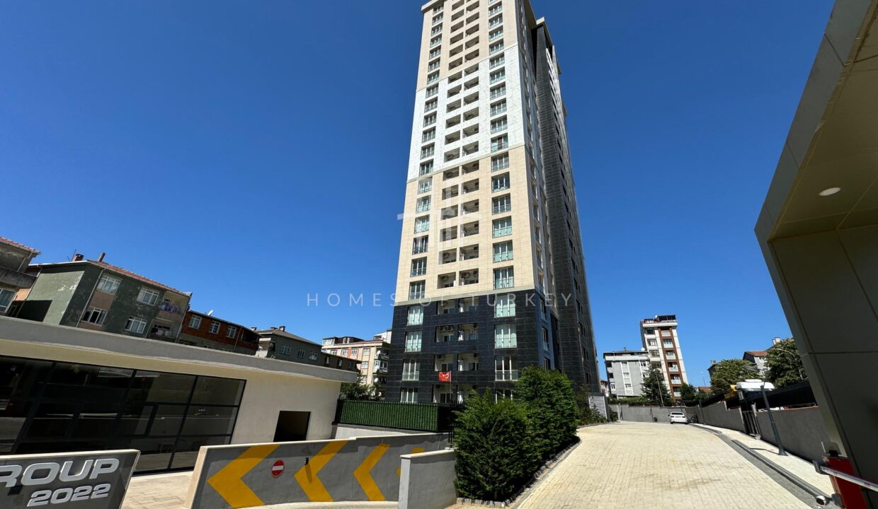 Ready to Use Flats in a Safe Complex with a Pool in Kartal 26
