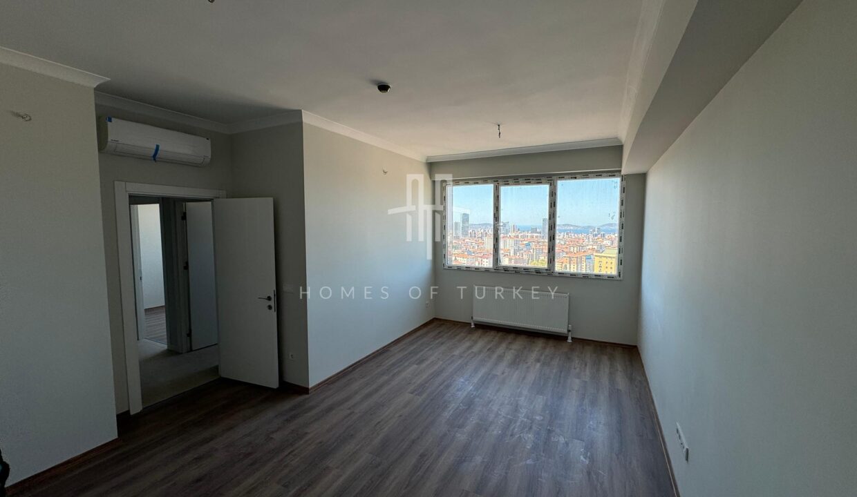Ready to Use Flats in a Safe Complex with a Pool in Kartal 8