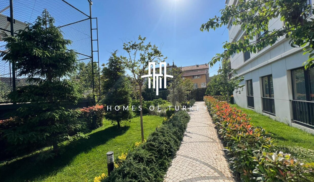 Spacious Apartments with Security in a Complex with Social Facilities in Kartal 1