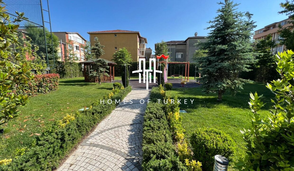 Spacious Apartments with Security in a Complex with Social Facilities in Kartal 1,