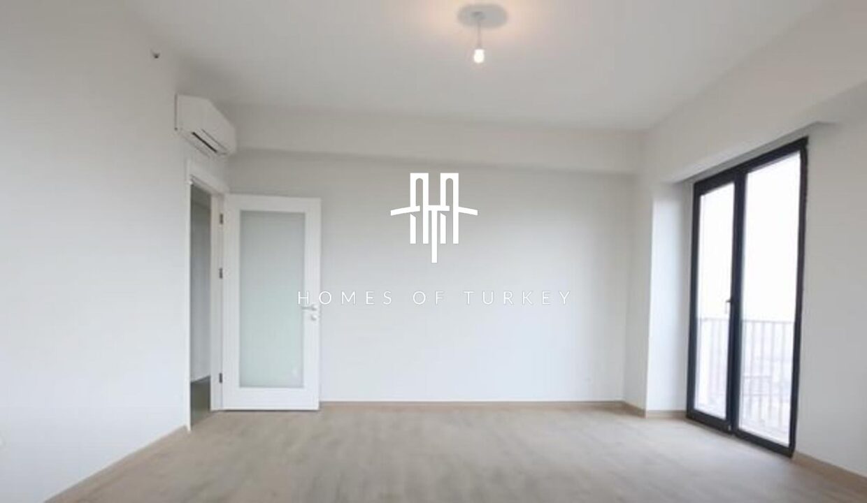 Spacious Apartments with Security in a Complex with Social Facilities in Kartal 14