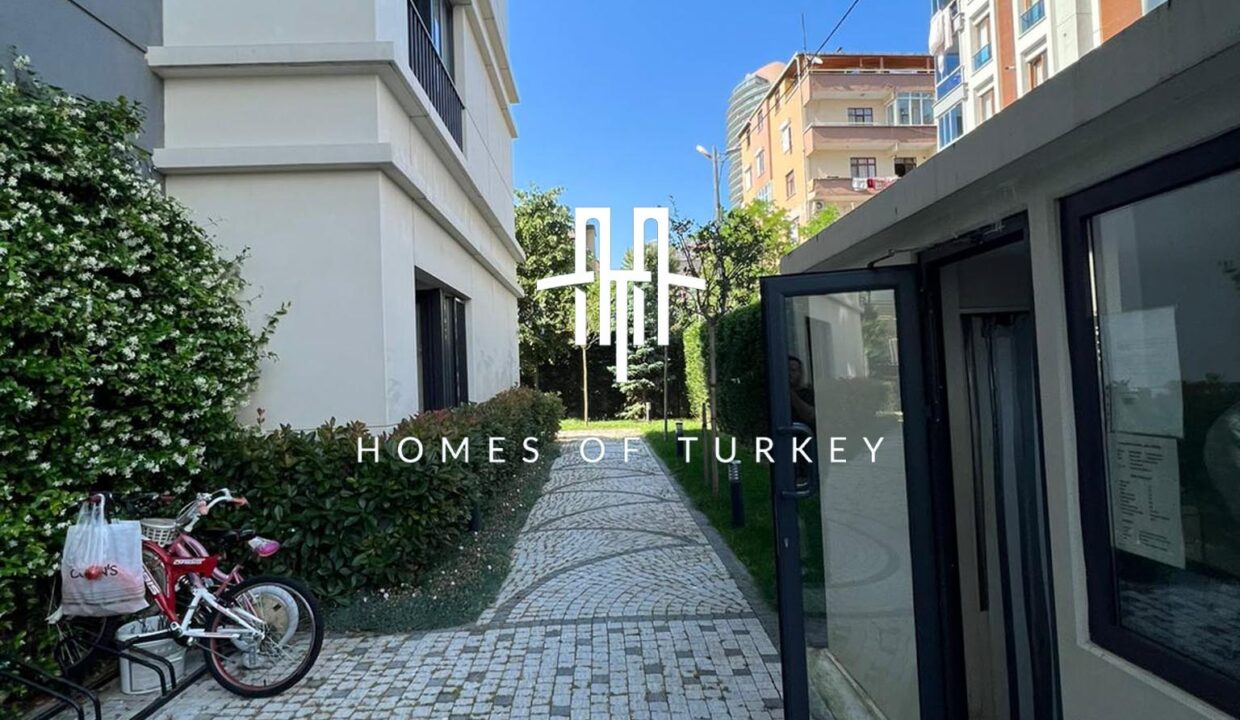 Spacious Apartments with Security in a Complex with Social Facilities in Kartal 2