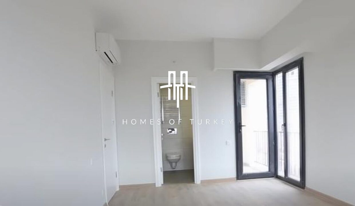 Spacious Apartments with Security in a Complex with Social Facilities in Kartal 21