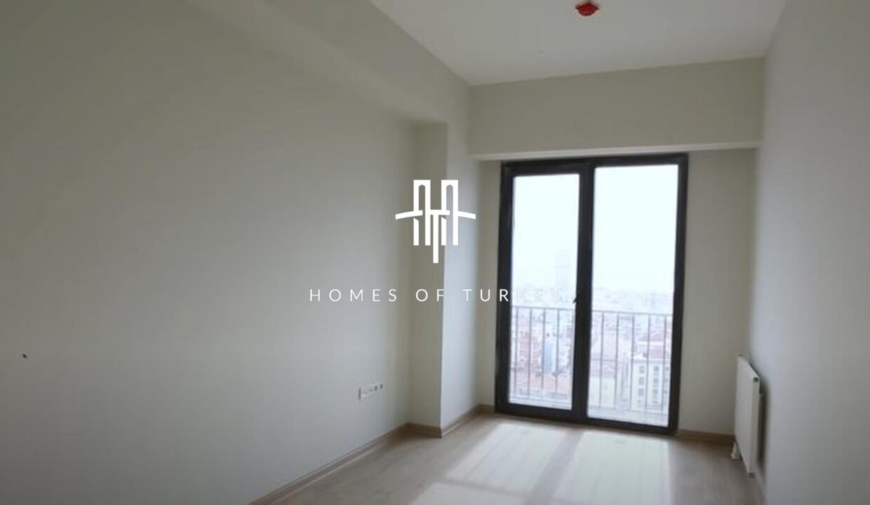 Spacious Apartments with Security in a Complex with Social Facilities in Kartal 22