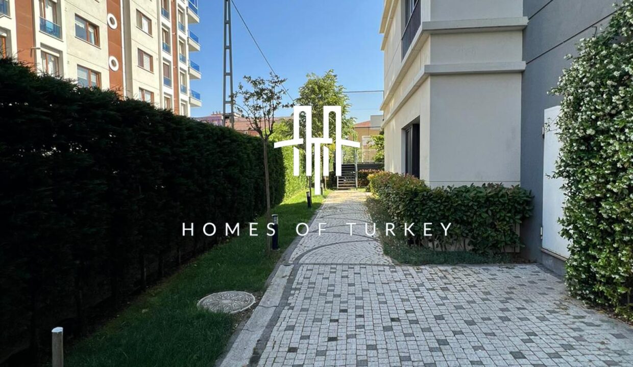 Spacious Apartments with Security in a Complex with Social Facilities in Kartal 9