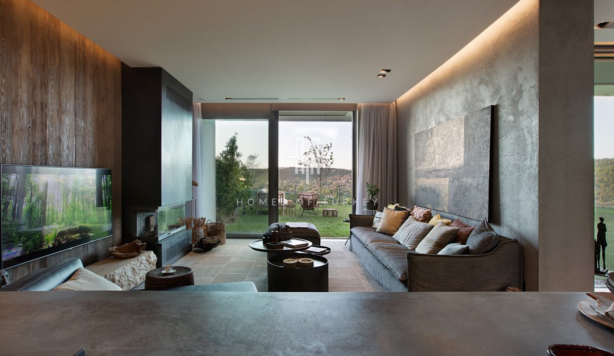 Detached Villas Intertwined with Nature in Riva 13