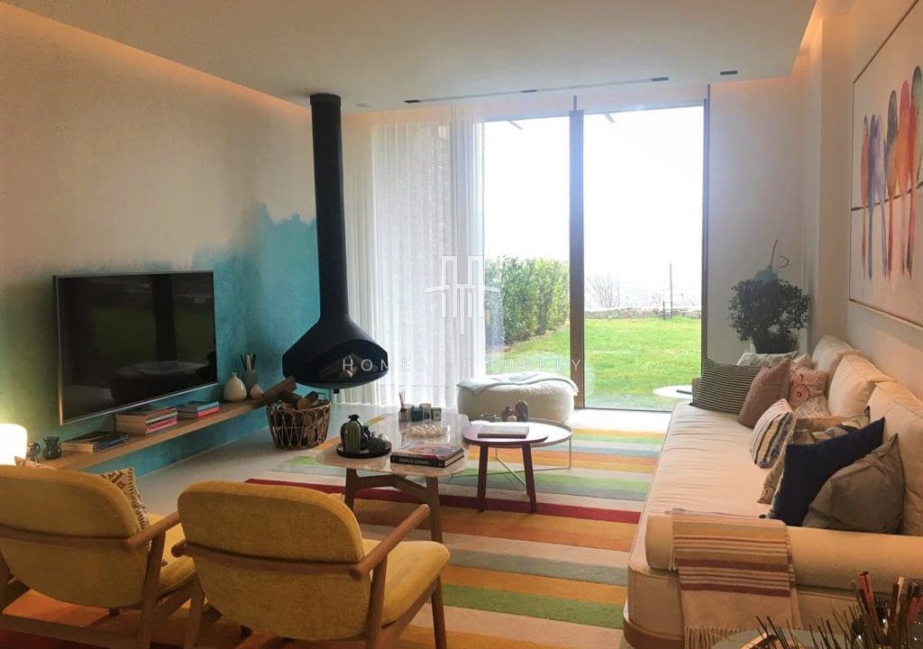 Detached Villas Intertwined with Nature in Riva 18