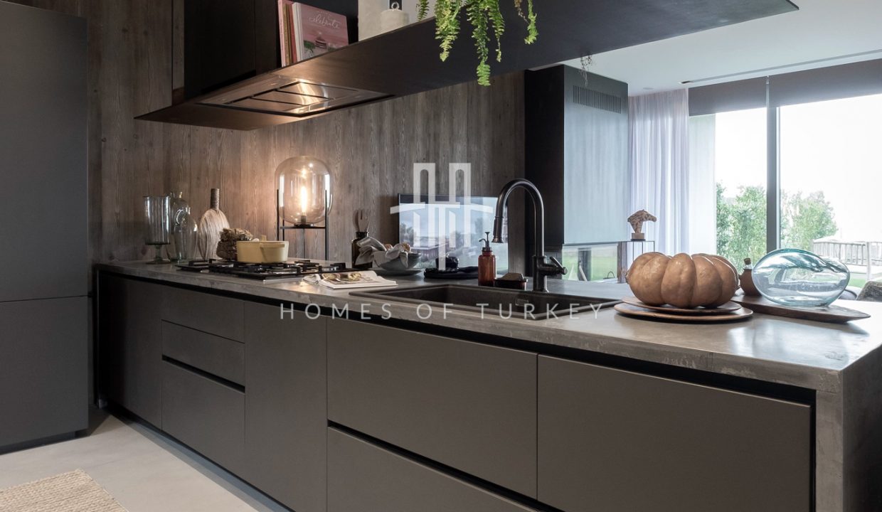Detached Villas Intertwined with Nature in Riva 24