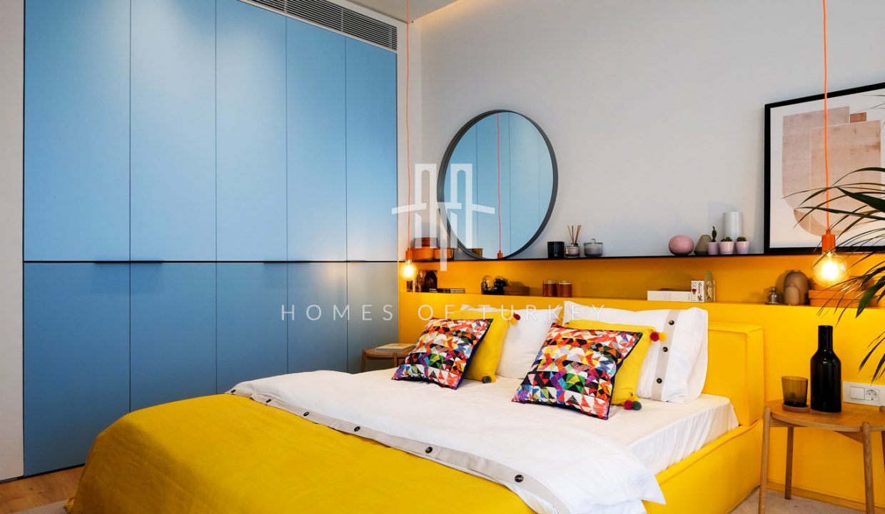 Detached Villas Intertwined with Nature in Riva 33