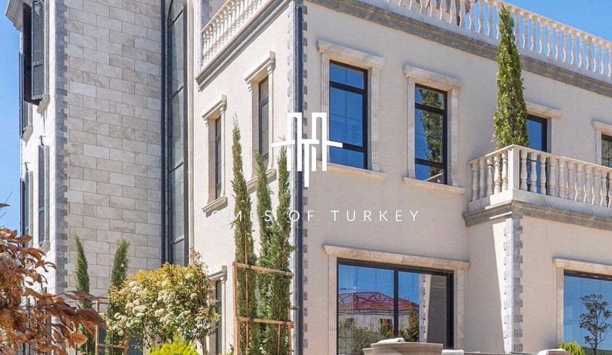 Detached Villas with Pool and Garden in a Complex in Çekmeköy 1