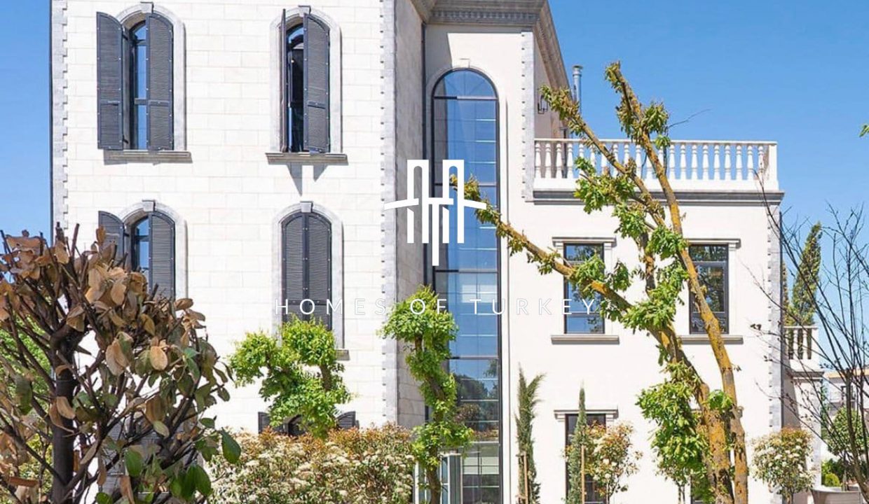 Detached Villas with Pool and Garden in a Complex in Çekmeköy 2