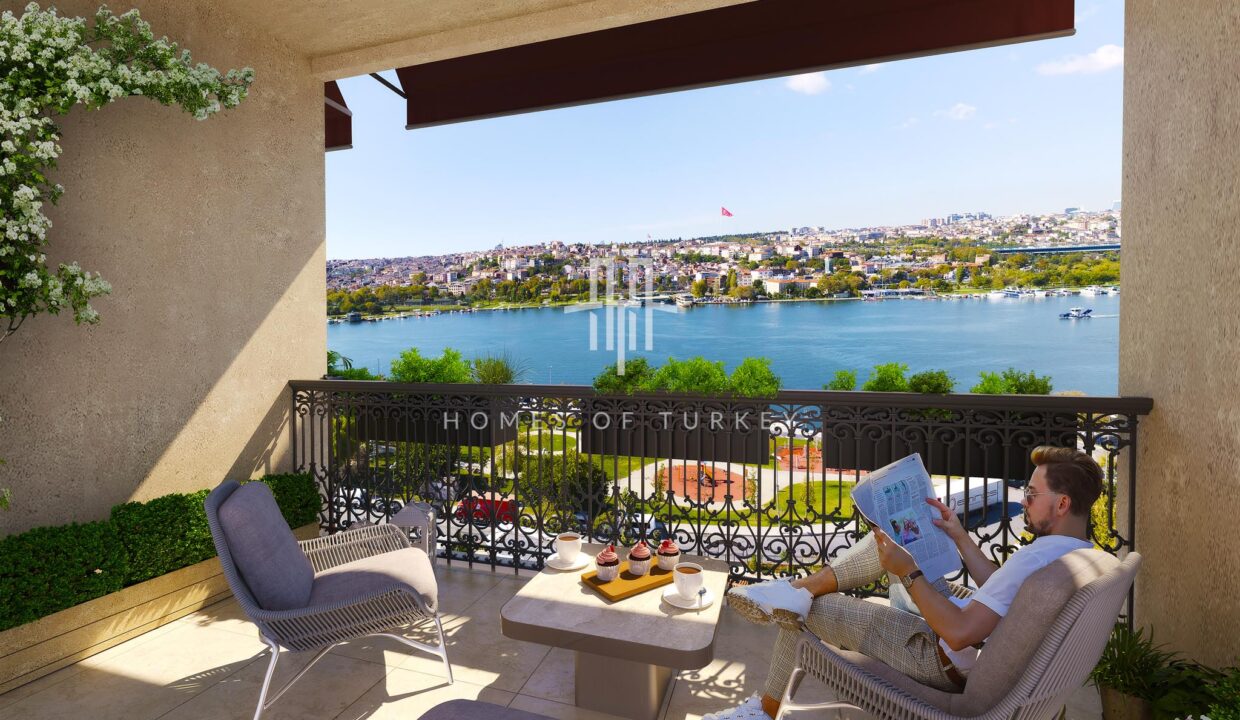 Flats for Sale in Beyoğlu Istanbul, Investment Opportunity Near the Beach with Haliç View 1