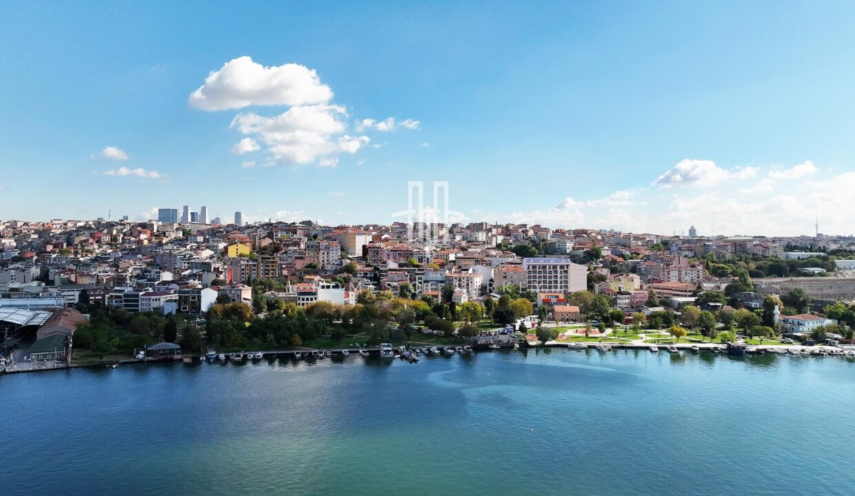 Flats for Sale in Beyoğlu Istanbul, Investment Opportunity Near the Beach with Haliç View 3,