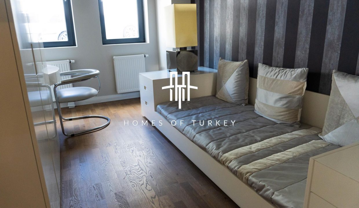 Luxury Apartments with Pond View and Close to Kanal Istanbul in Bahçeşehir 17