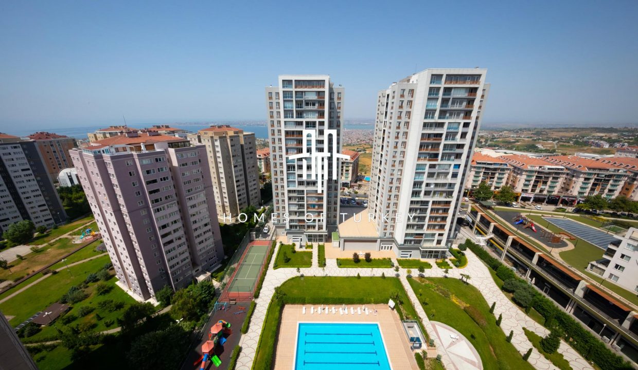 Mixed Concept Apartments with Sea and Lake Views for Sale in Beylikdüzü 1
