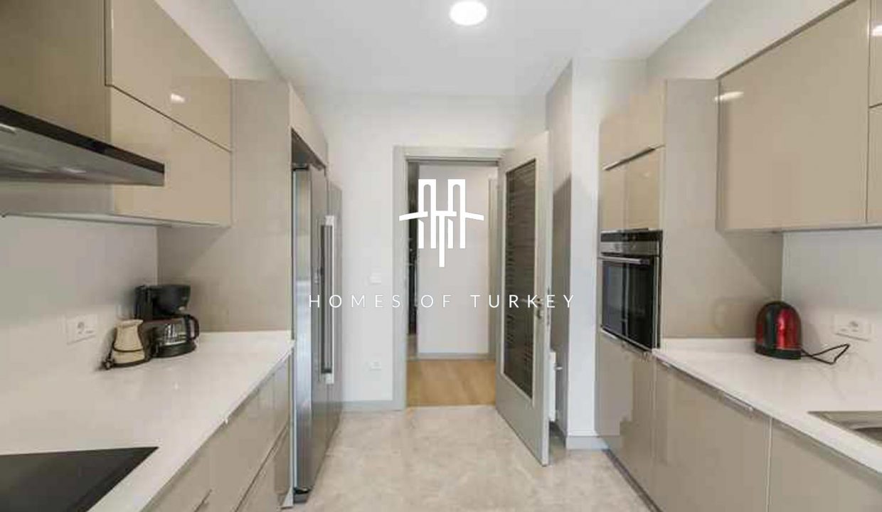 Modern Apartments Next to Main Access Roads and Shopping Center in Ümraniye 16