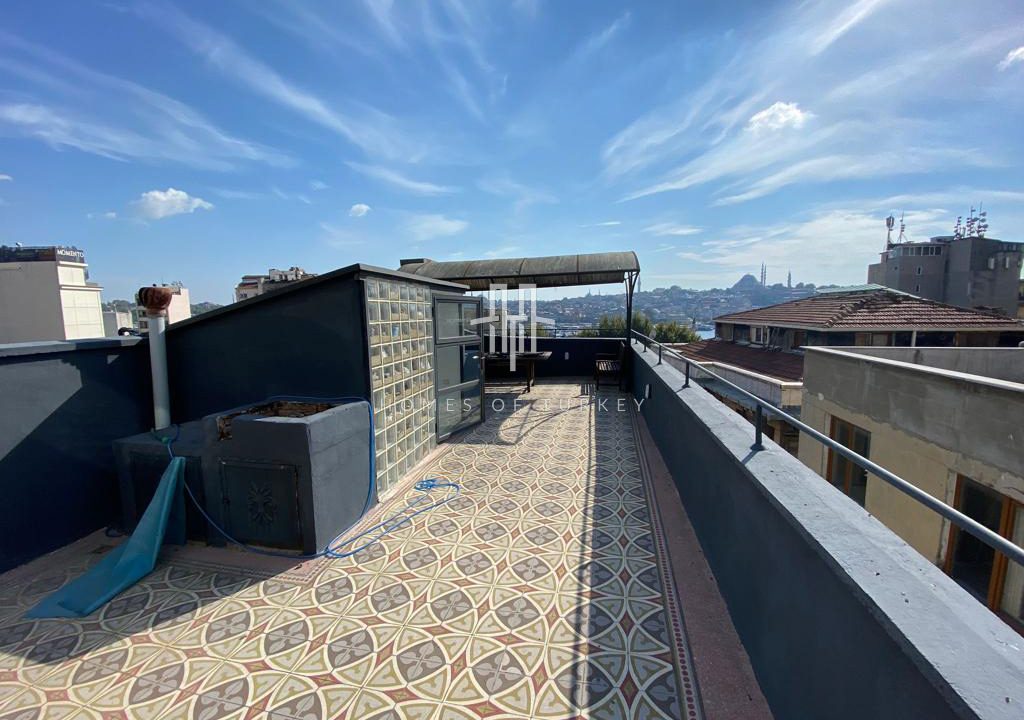 Complete Building For Sale With Historical Peninsula View In Beyoğlu Karaköy 10