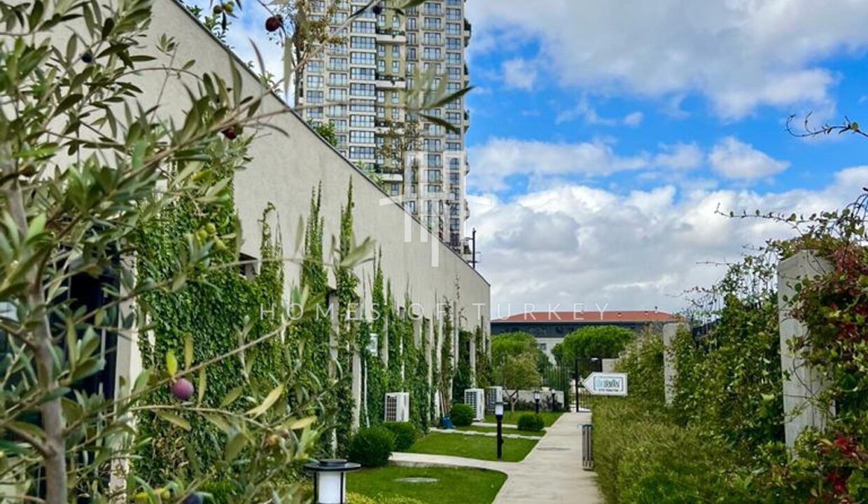 Ready to Use Apartments with Forest View and Near Metro in Ümraniye 7