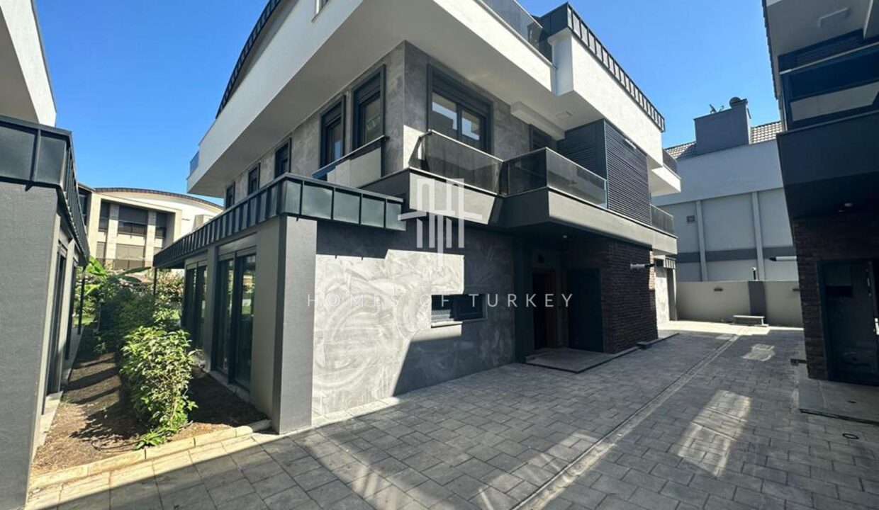 Ultra Luxury Villa with Private Pool and Garden in Konyaaltı, Antalya 1