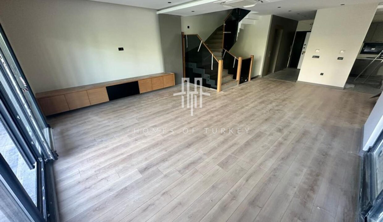 Ultra Luxury Villa with Private Pool and Garden in Konyaaltı, Antalya 5