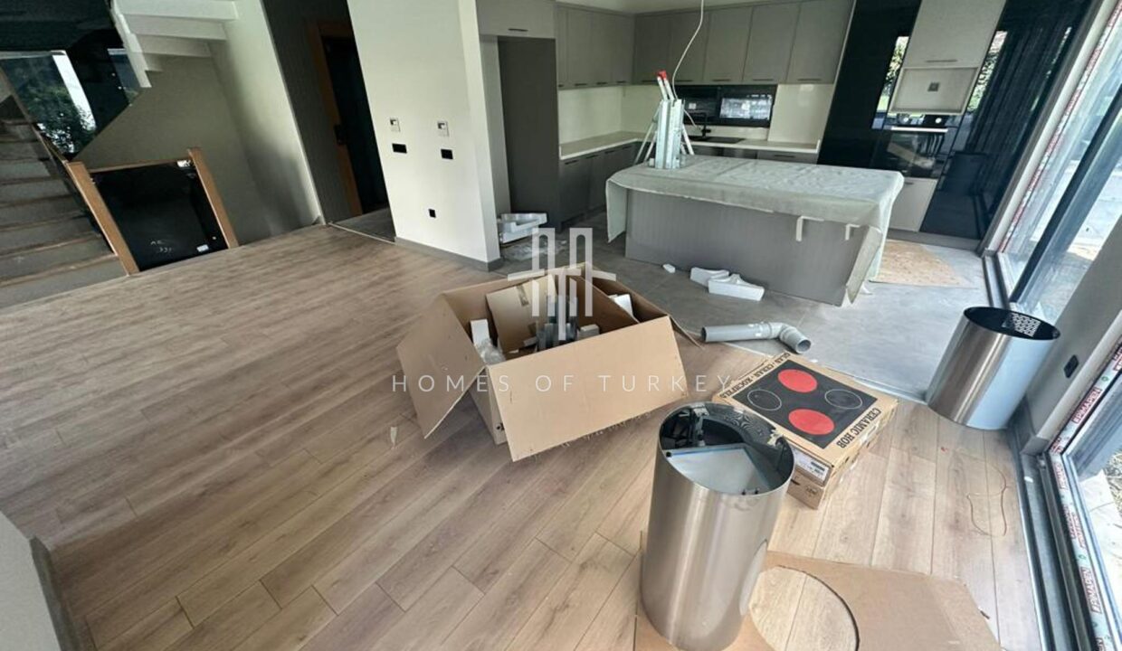 Ultra Luxury Villa with Private Pool and Garden in Konyaaltı, Antalya 6
