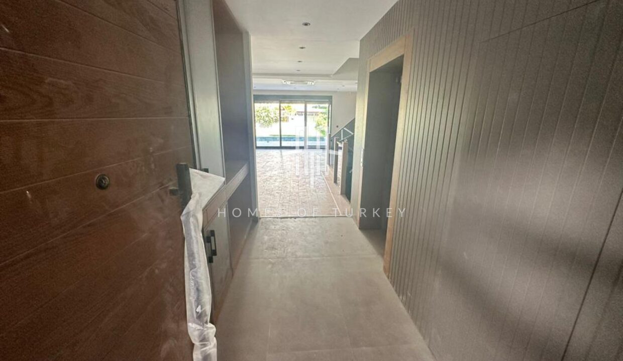 Ultra Luxury Villa with Private Pool and Garden in Konyaaltı, Antalya 9