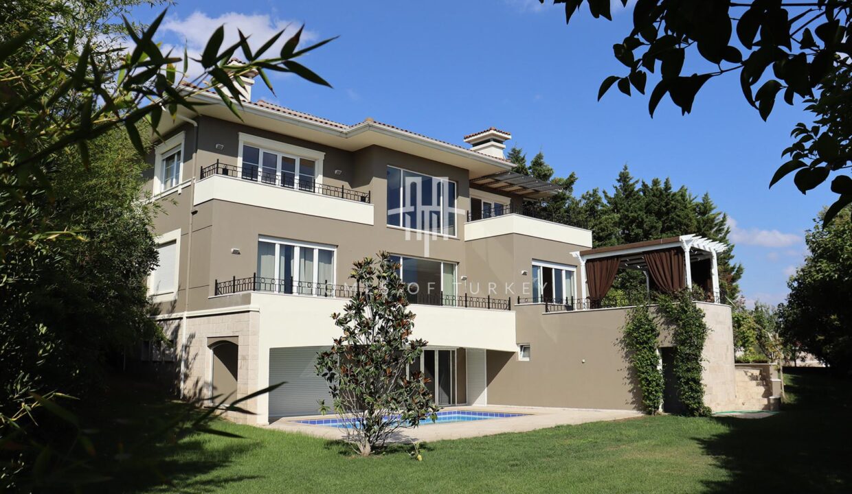 Detached Garden and Pool Villas by the Sea in Beylikdüzü, 2