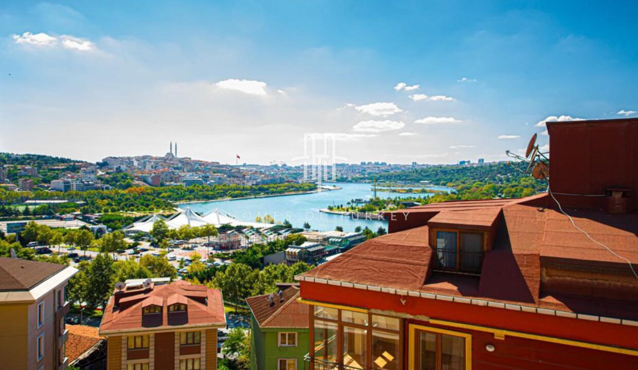 2+1 Flat with Golden Horn View and Large Terrace in Beyoğlu, Istanbul 1