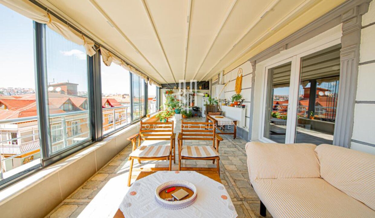 2+1 Flat with Golden Horn View and Large Terrace in Beyoğlu, Istanbul 12