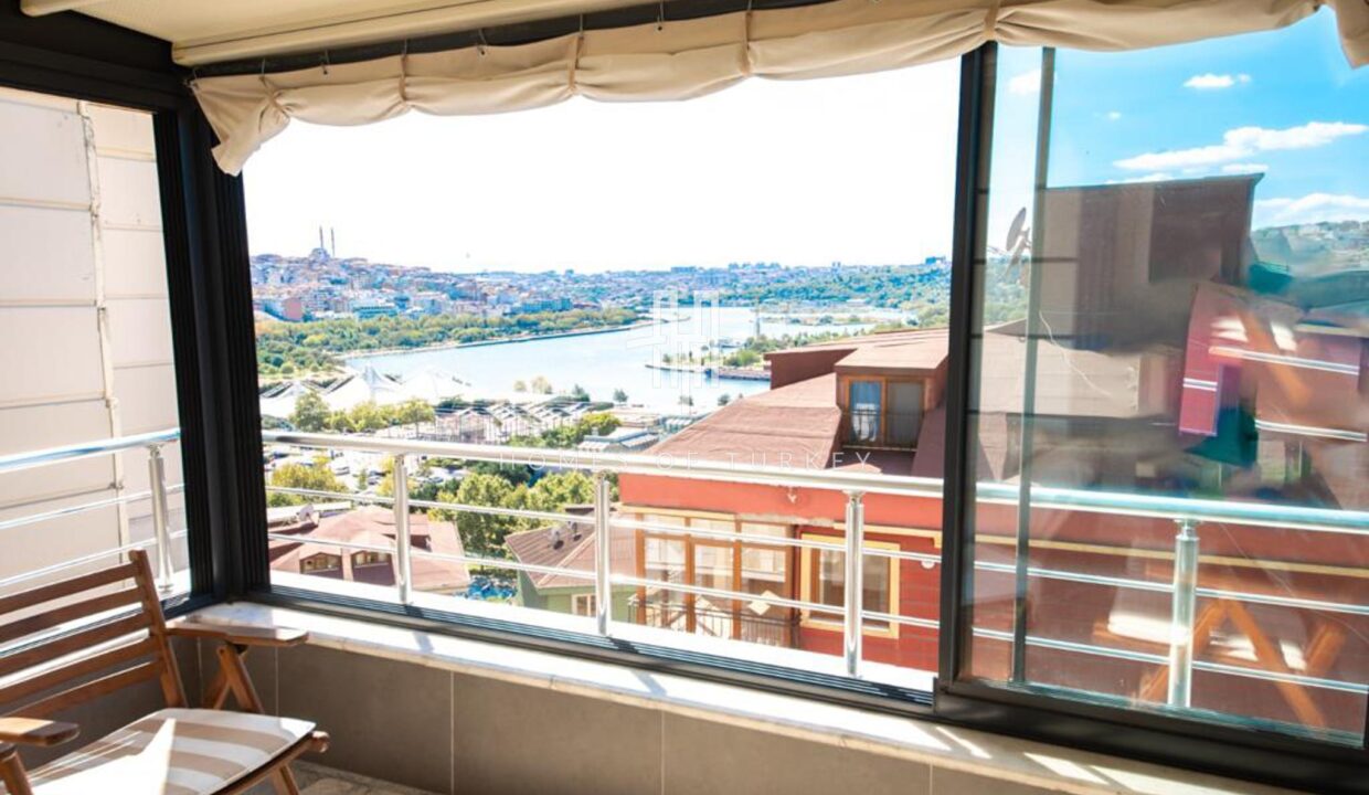 2+1 Flat with Golden Horn View and Large Terrace in Beyoğlu, Istanbul 14