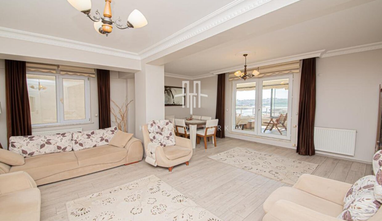 2+1 Flat with Golden Horn View and Large Terrace in Beyoğlu, Istanbul 4