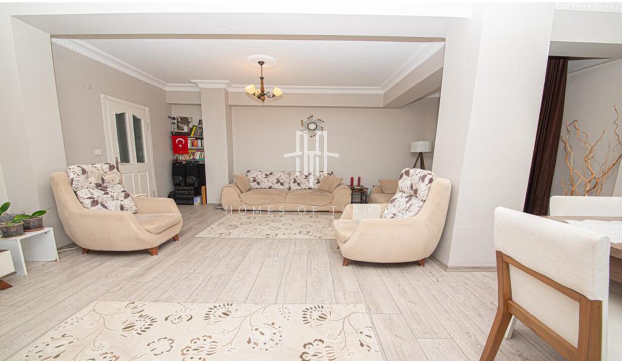 2+1 Flat with Golden Horn View and Large Terrace in Beyoğlu, Istanbul 5