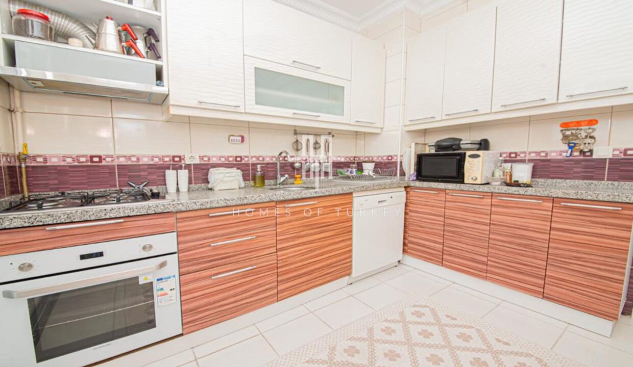 2+1 Flat with Golden Horn View and Large Terrace in Beyoğlu, Istanbul 7