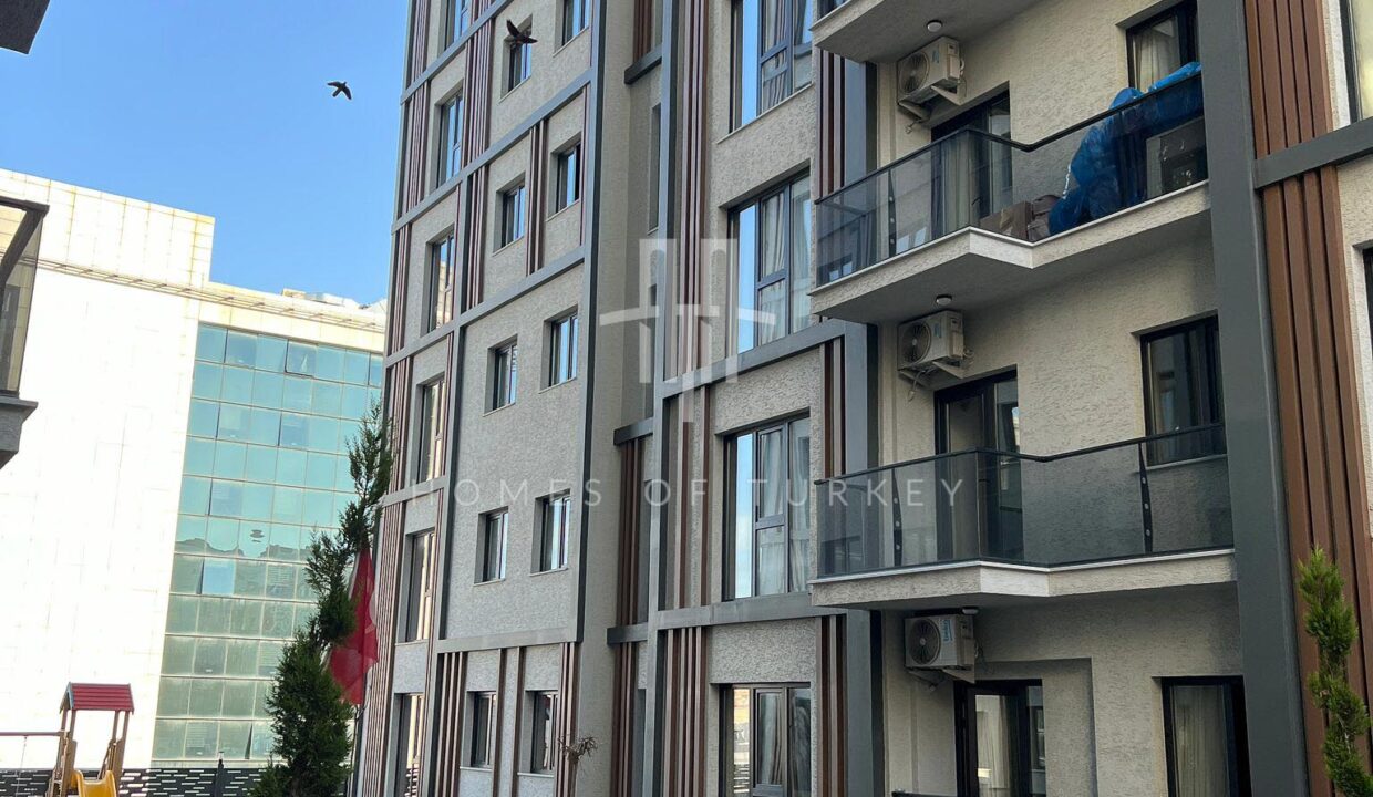 Flats for Sale in a Centrally Located Secure Complex in Bahçelievler 3